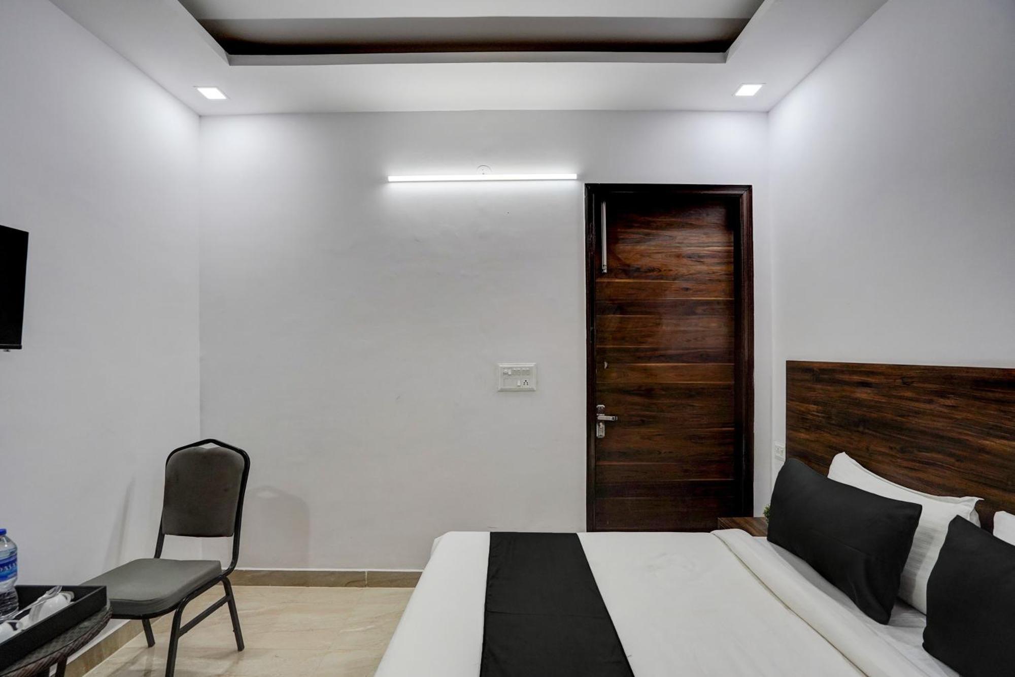 Townhouse Cloud Bay Hotel Gurgaon Exterior foto