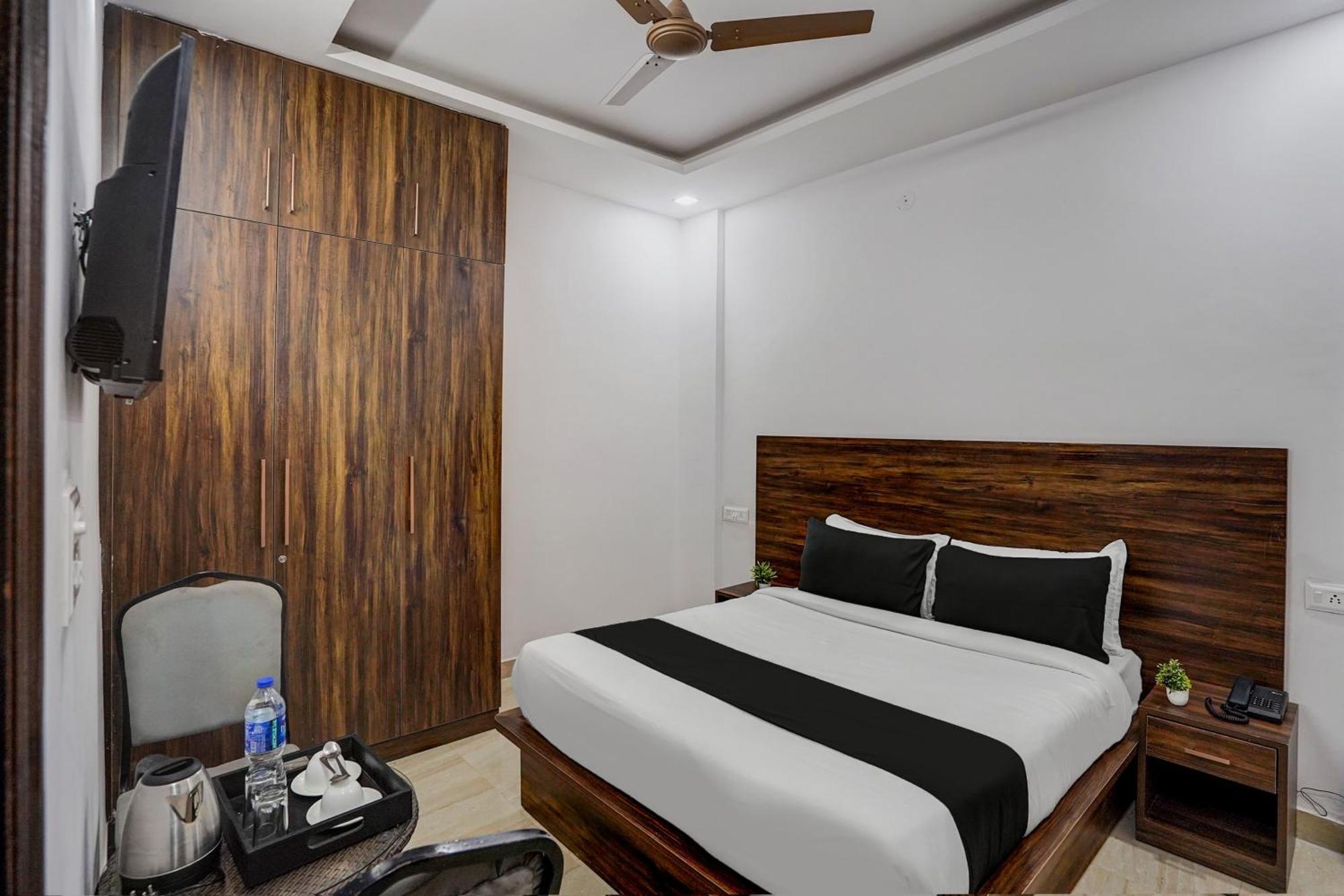Townhouse Cloud Bay Hotel Gurgaon Exterior foto