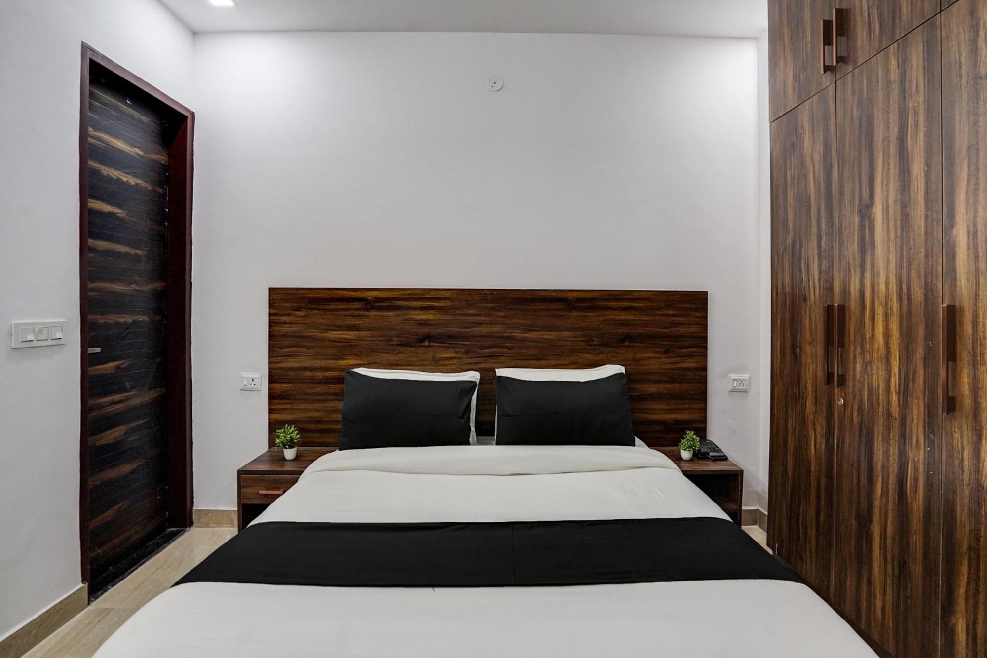 Townhouse Cloud Bay Hotel Gurgaon Exterior foto
